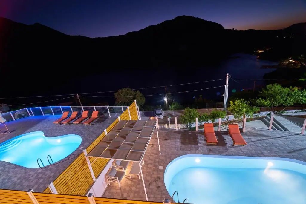 Lake View Suites Luxury Villa - combined stay amenities with two private pools